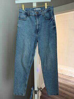 Zara Men’s Slim Straight Mid-Blue Jeans